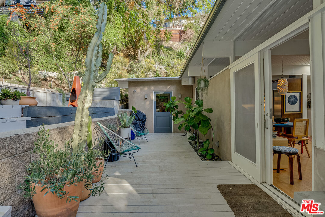 7979 Willow Glen Rd