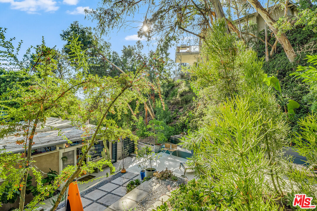 7979 Willow Glen Rd