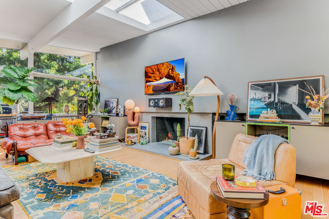 7979 Willow Glen Rd