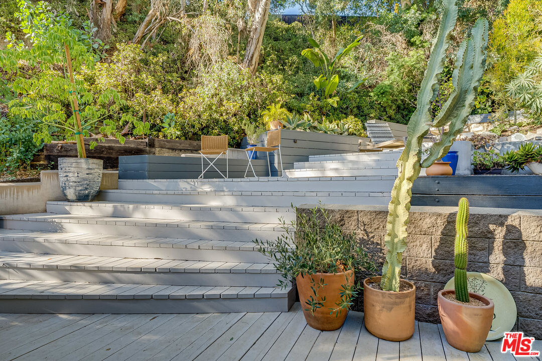 7979 Willow Glen Rd