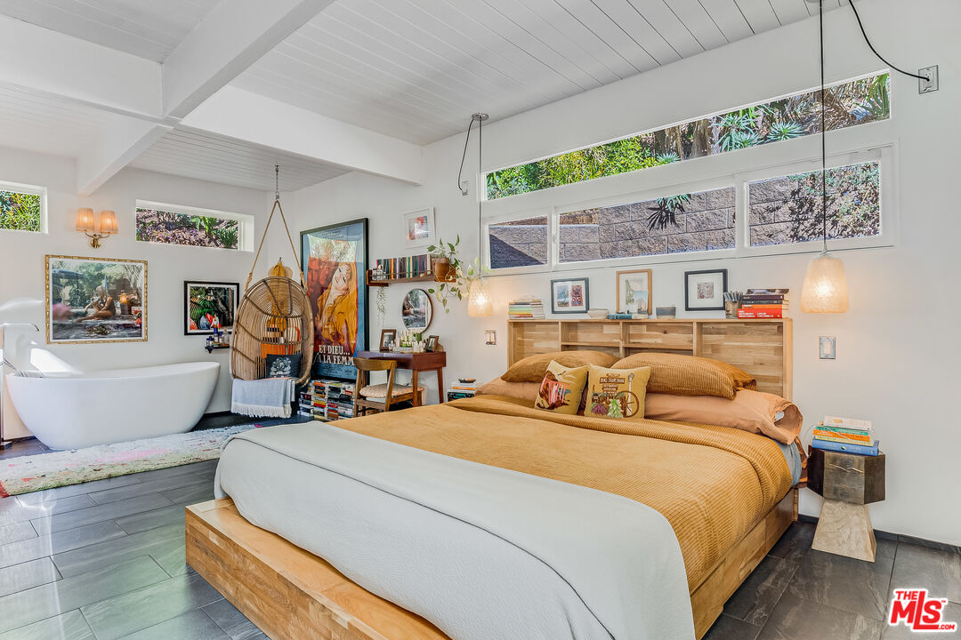 7979 Willow Glen Rd