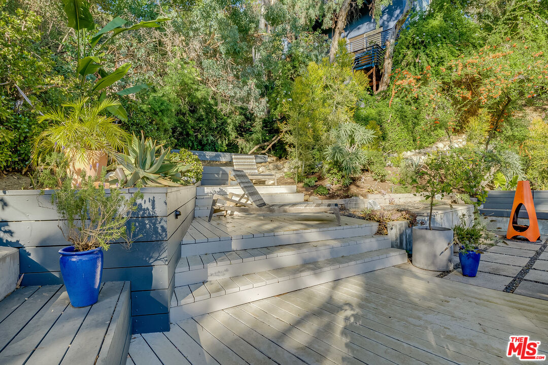 7979 Willow Glen Rd