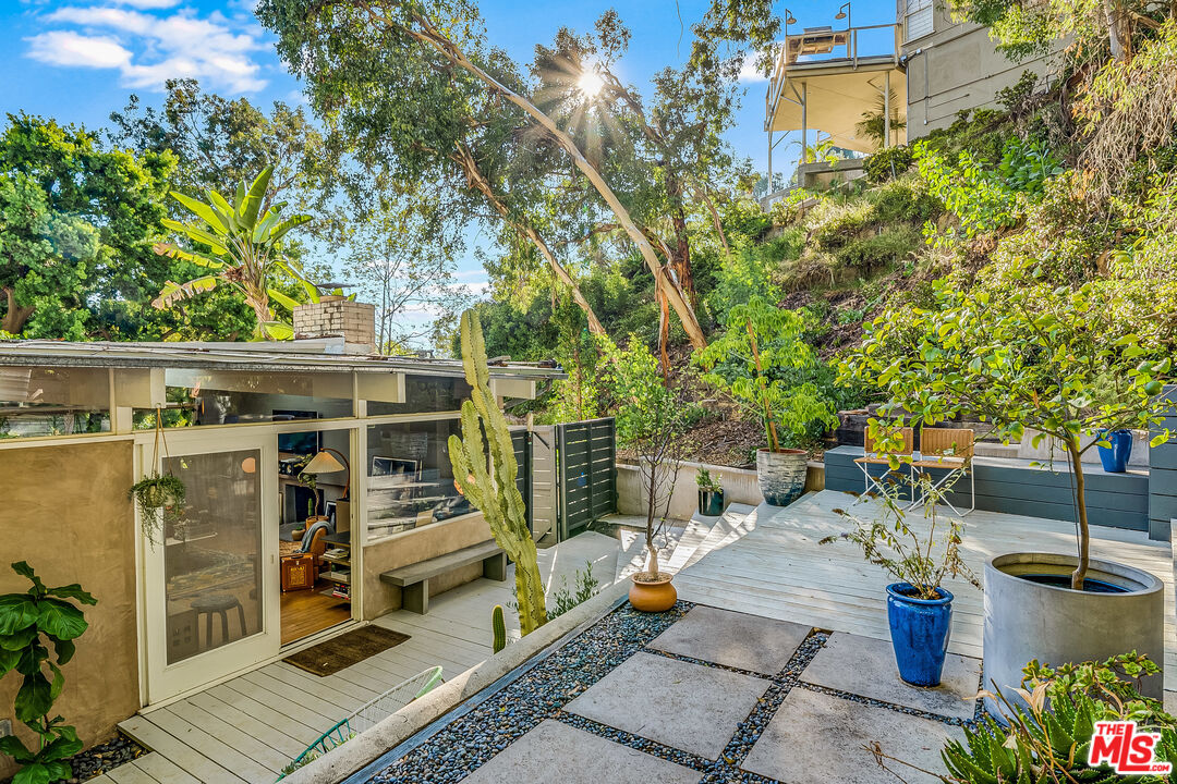 7979 Willow Glen Rd
