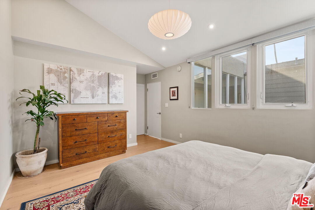 1930 Idaho Ave Unit: 3