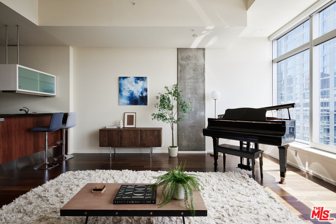 1155 S Grand Ave Unit: 1307