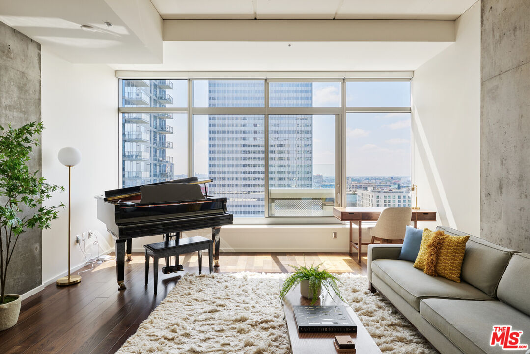 1155 S Grand Ave Unit: 1307