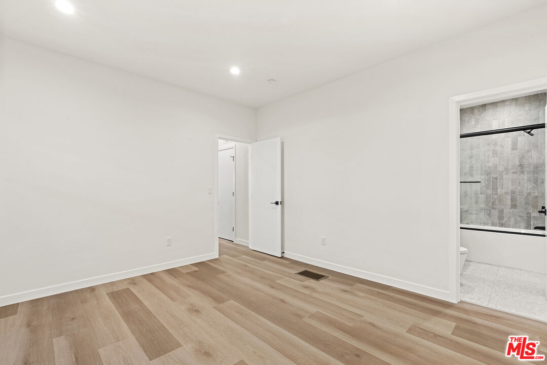 1305 Lucile Ave Unit: 4