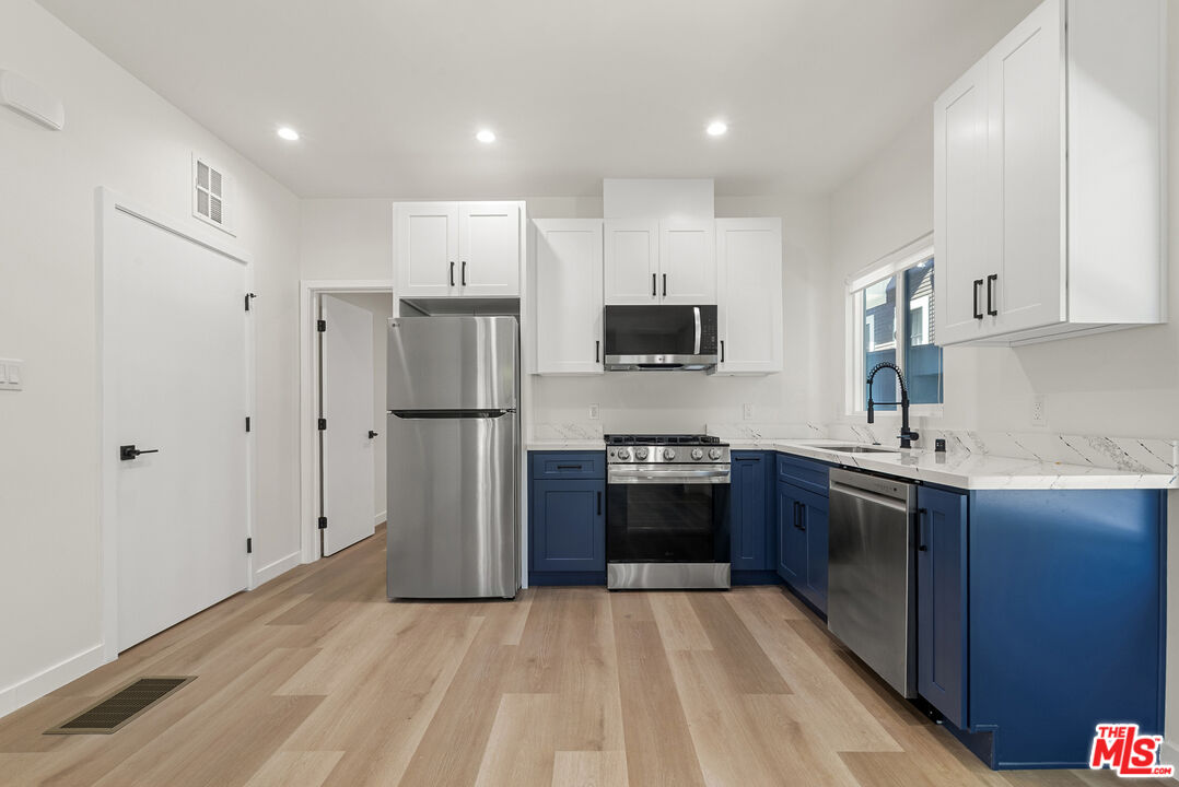 1305 Lucile Ave Unit: 4