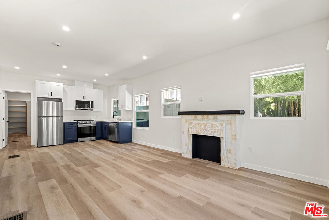 1305 Lucile Ave Unit: 4