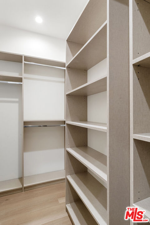1305 Lucile Ave Unit: 4