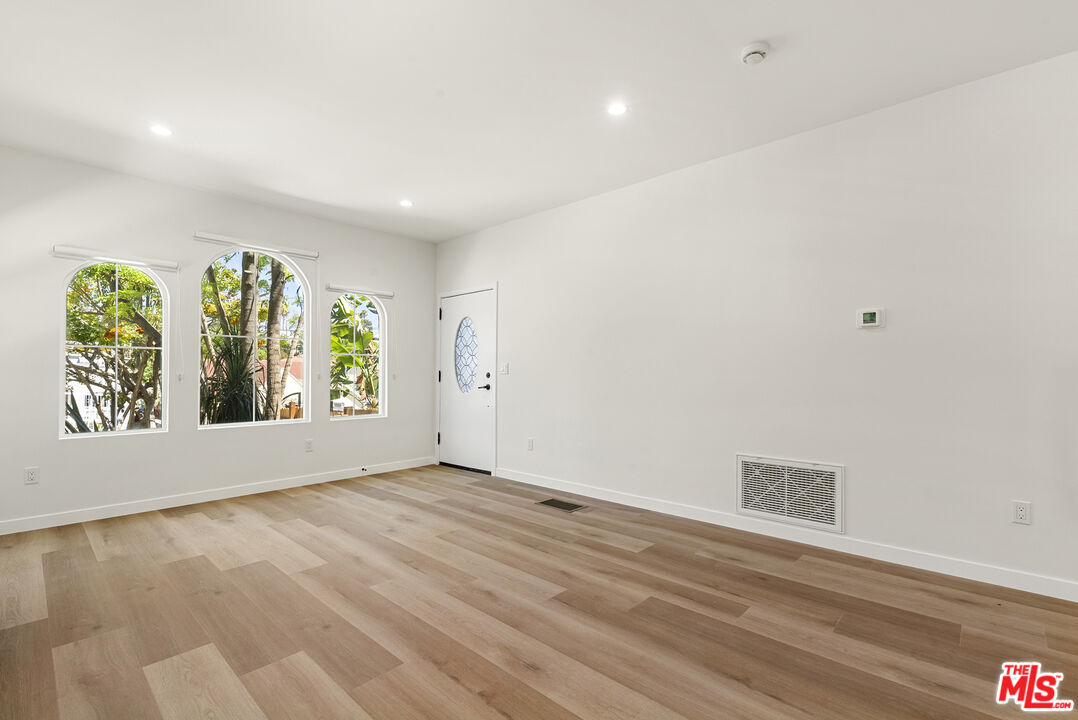 1305 Lucile Ave Unit: 4