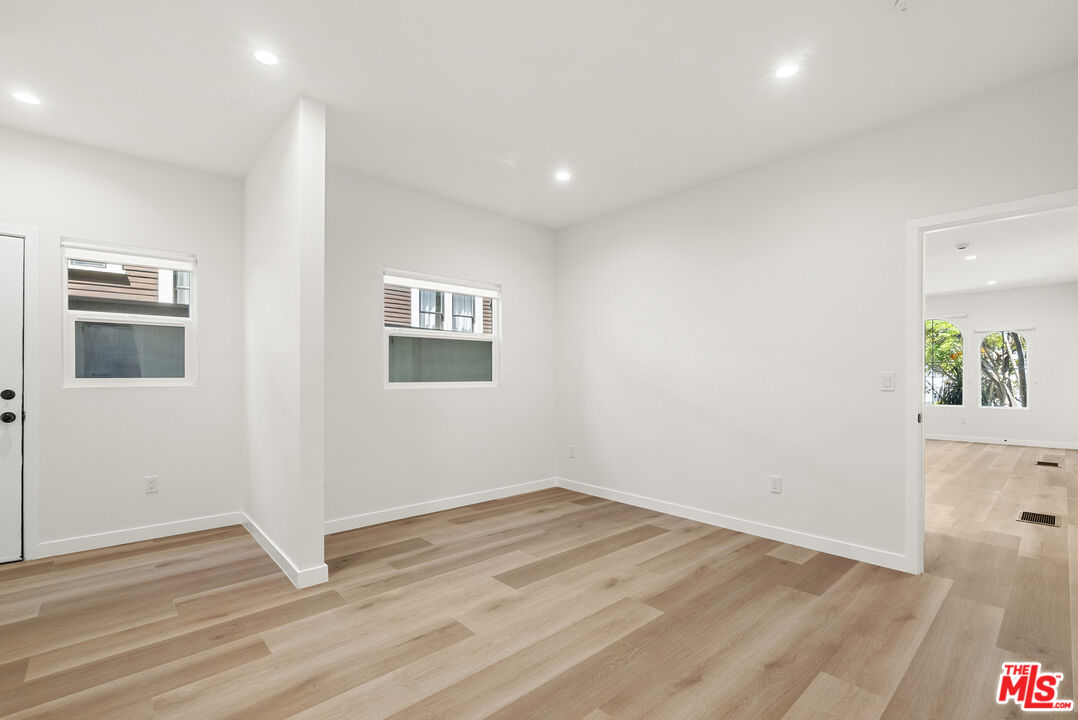 1305 Lucile Ave Unit: 4