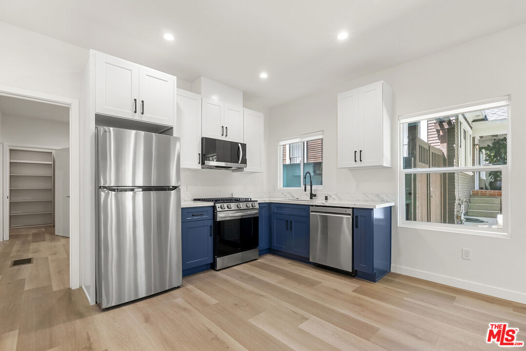 1305 Lucile Ave Unit: 4