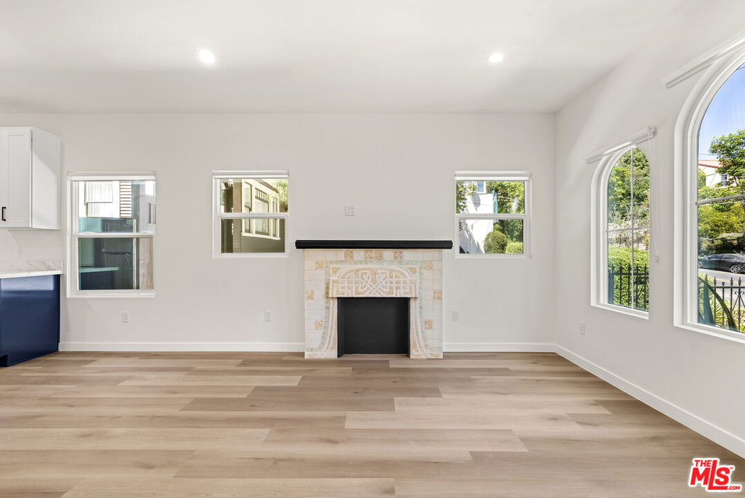 1305 Lucile Ave Unit: 4