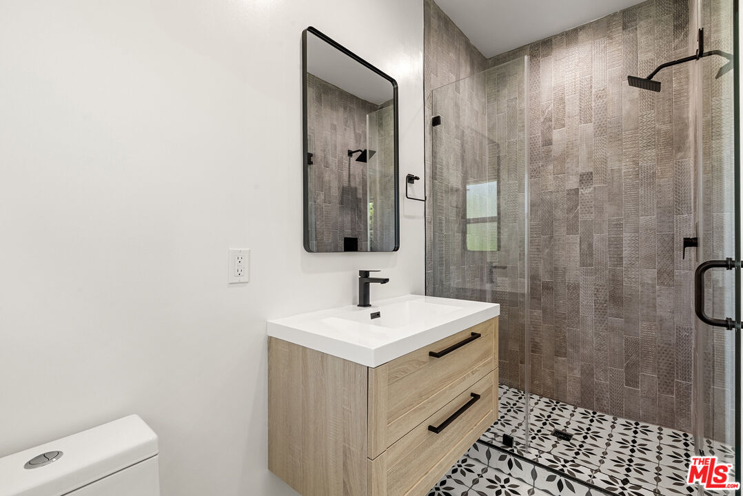 1305 Lucile Ave Unit: 3