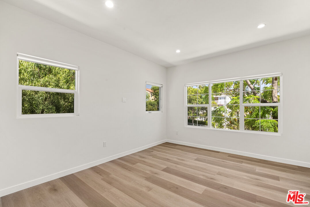 1305 Lucile Ave Unit: 3