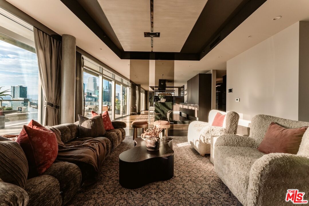 1155 S Grand Ave Unit: 2204