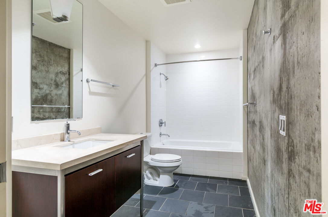 1155 S Grand Ave Unit: 713