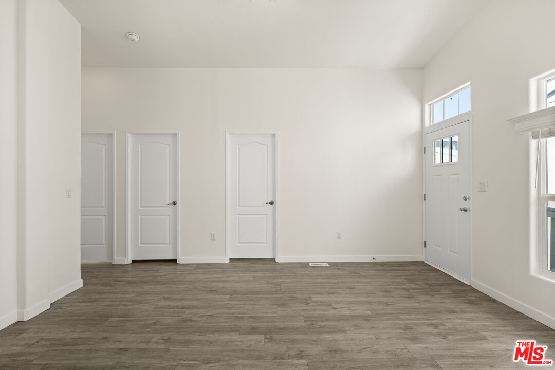 8250 Lankershim Blvd Unit: 19