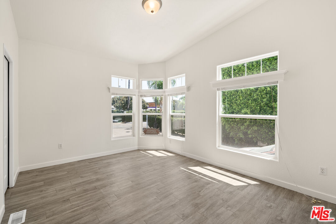8250 Lankershim Blvd Unit: 19