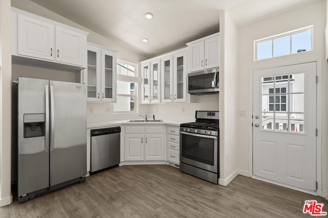 8250 Lankershim Blvd Unit: 19