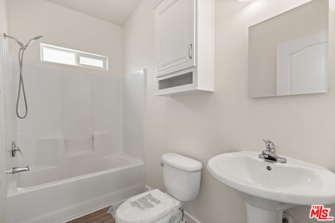 8250 Lankershim Blvd Unit: 19