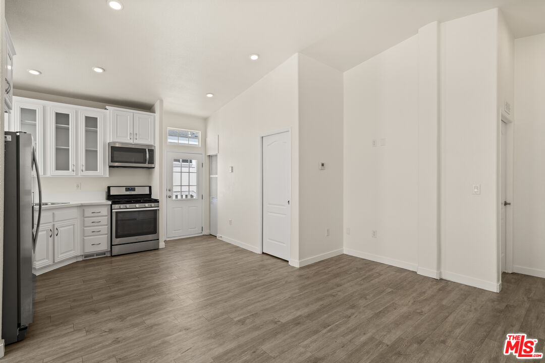 8250 Lankershim Blvd Unit: 19