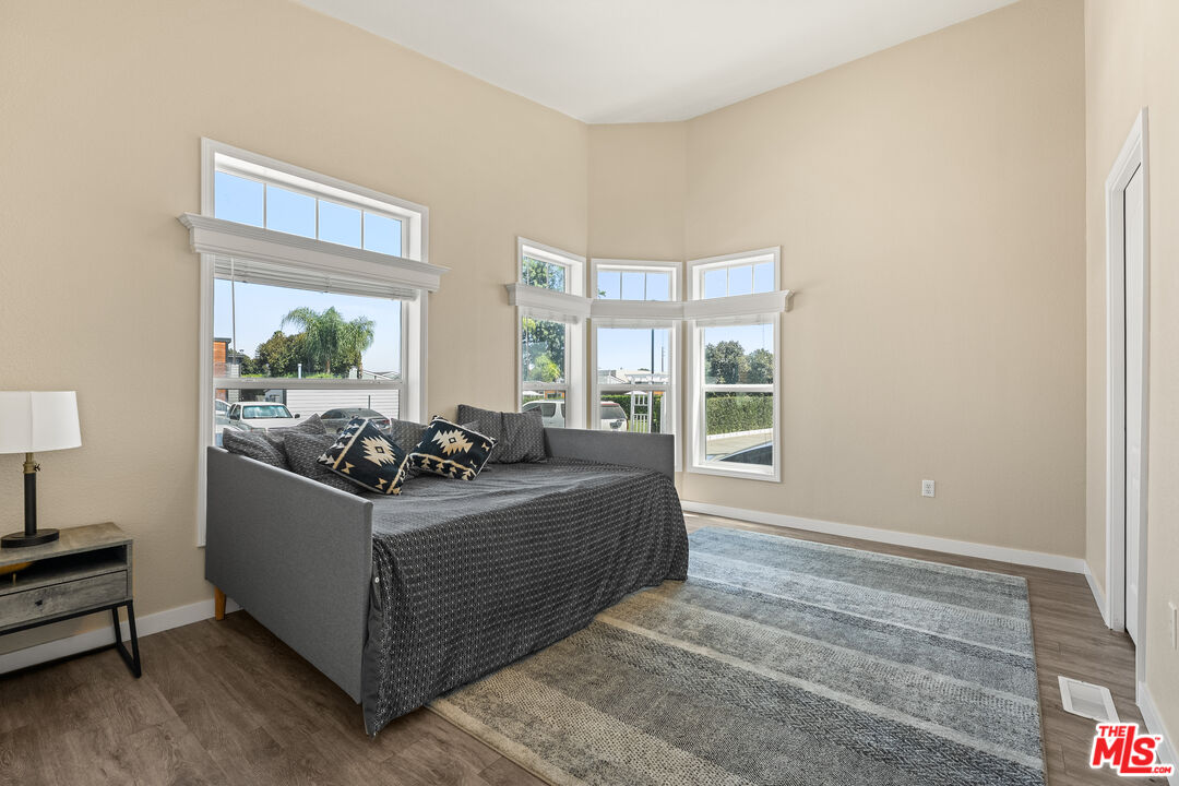 8250 Lankershim Blvd Unit: 17