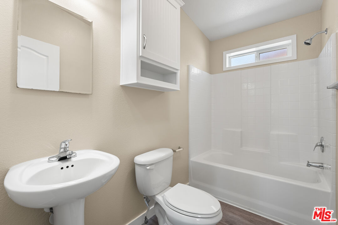 8250 Lankershim Blvd Unit: 17