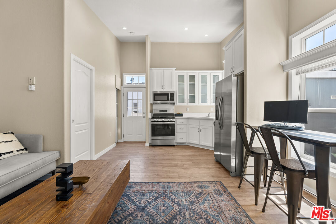 8250 Lankershim Blvd Unit: 17