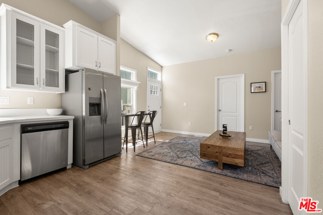 8250 Lankershim Blvd Unit: 17