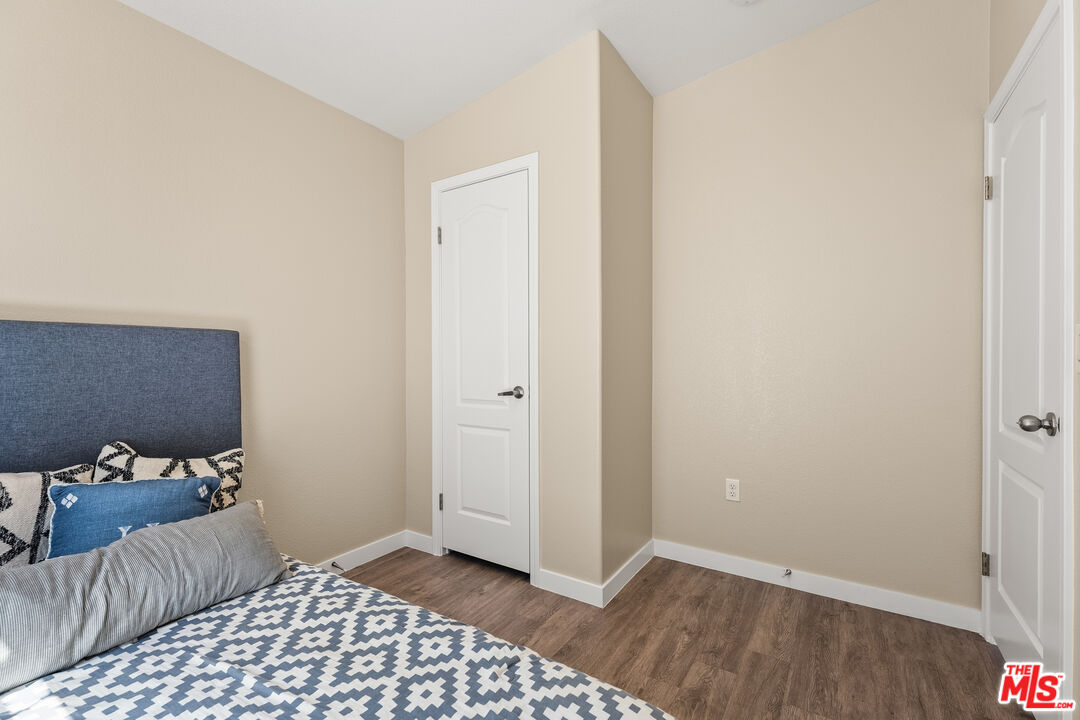 8250 Lankershim Blvd Unit: 17