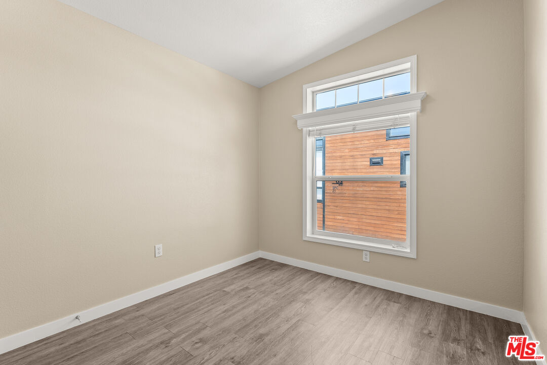 8250 Lankershim Blvd Unit: 17