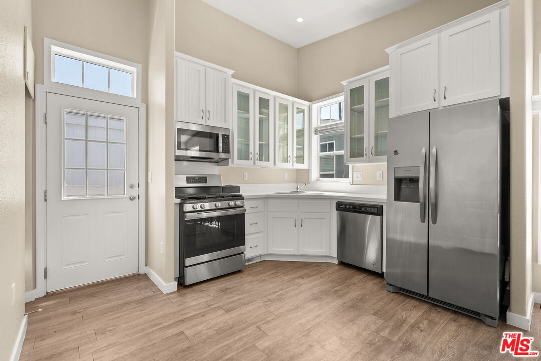 8250 Lankershim Blvd Unit: 17
