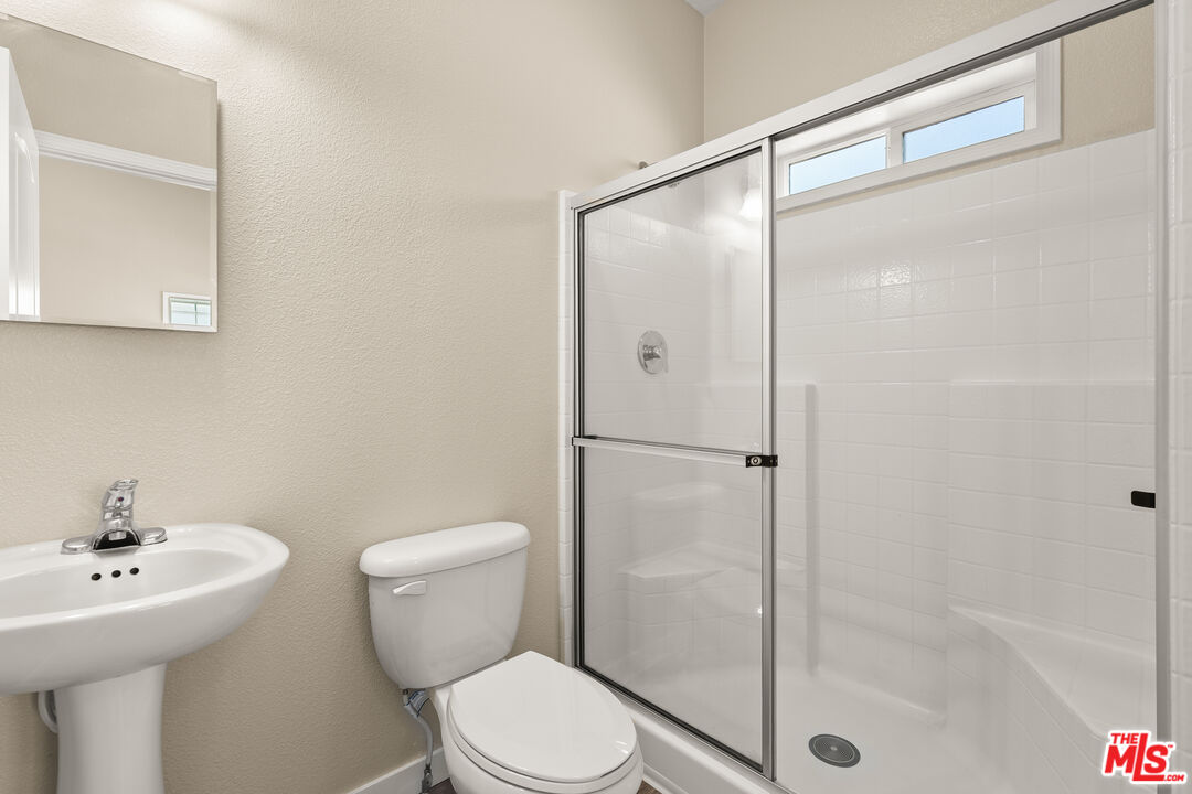 8250 Lankershim Blvd Unit: 17