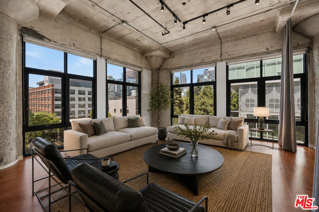 330 W 11th St Unit: 406