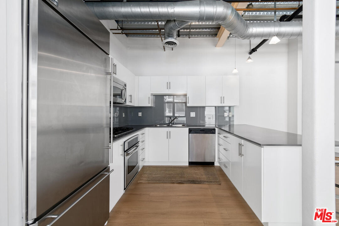 330 11th St Unit: 607