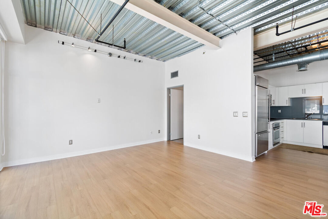 330 11th St Unit: 607