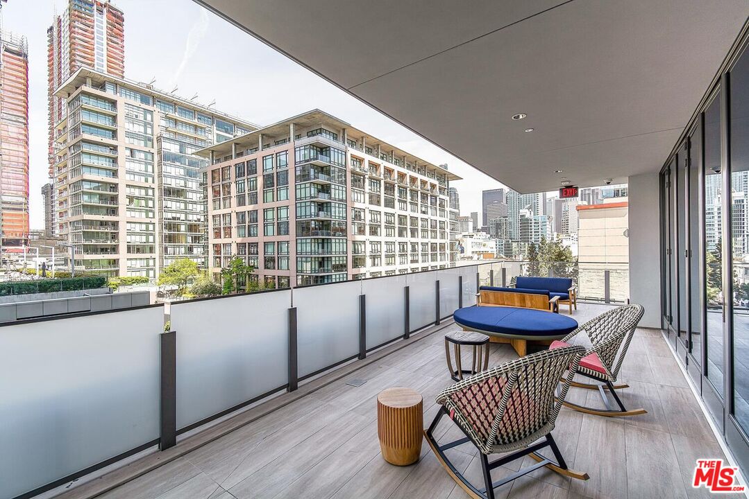 330 11th St Unit: 607