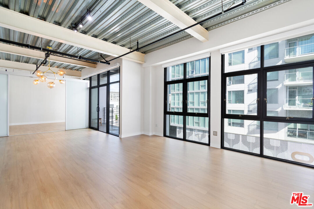 330 11th St Unit: 607
