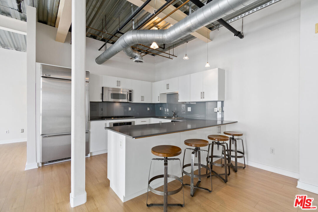 330 11th St Unit: 607