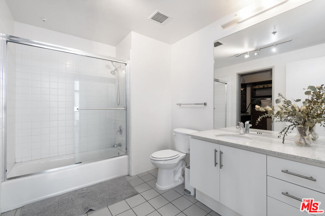 330 11th St Unit: 607
