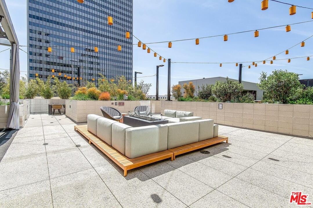 330 11th St Unit: 607