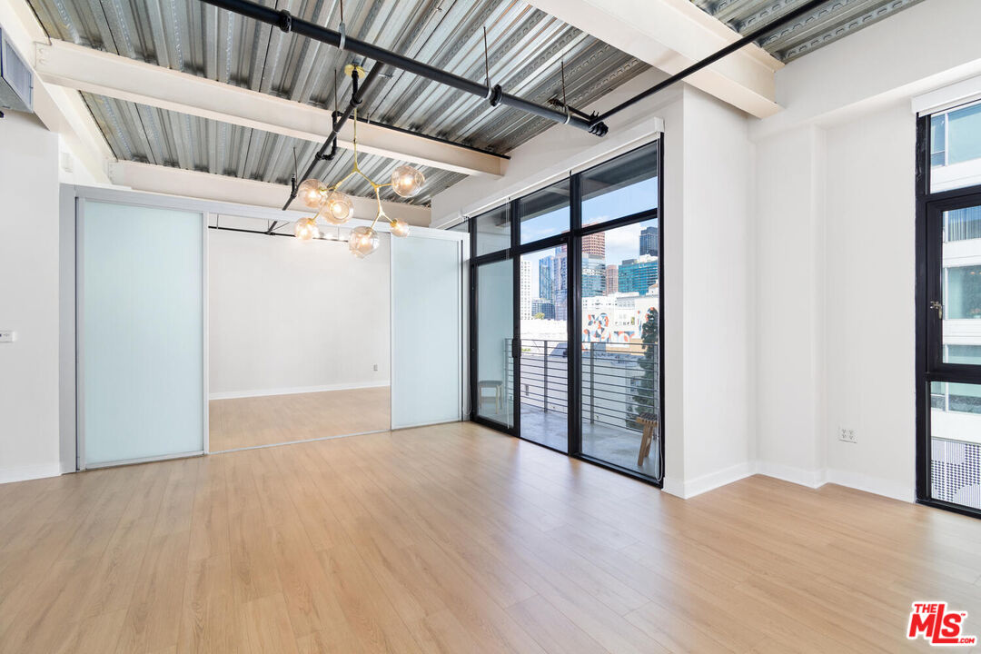 330 11th St Unit: 607