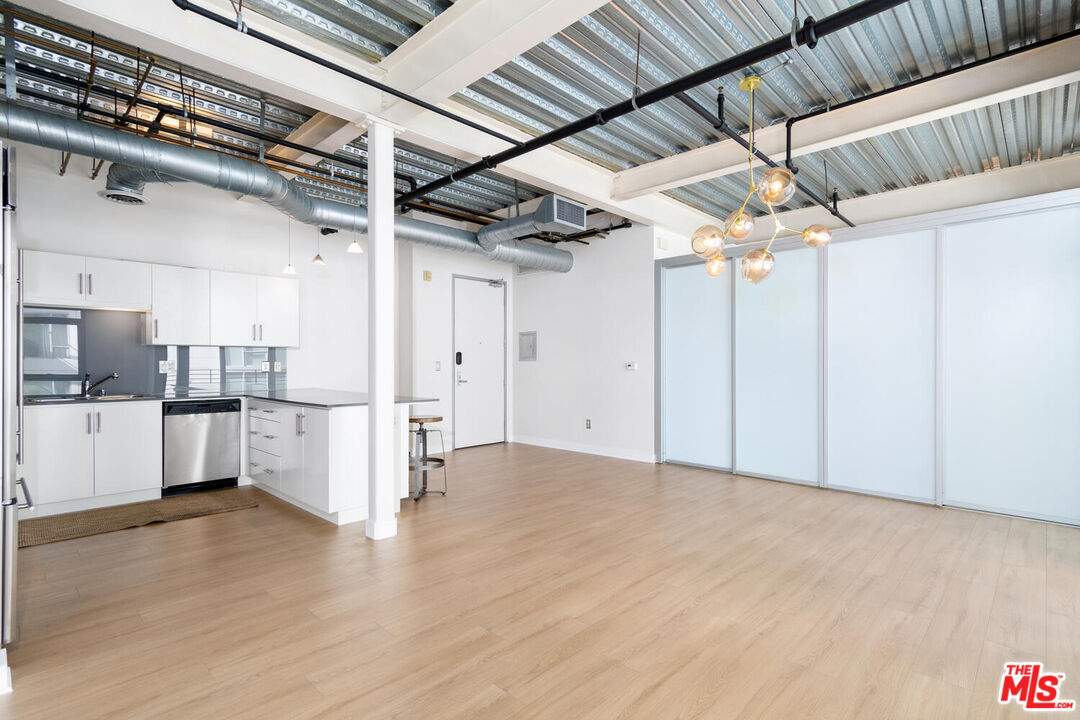 330 11th St Unit: 607