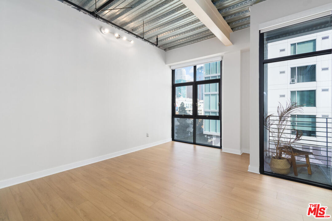 330 11th St Unit: 607