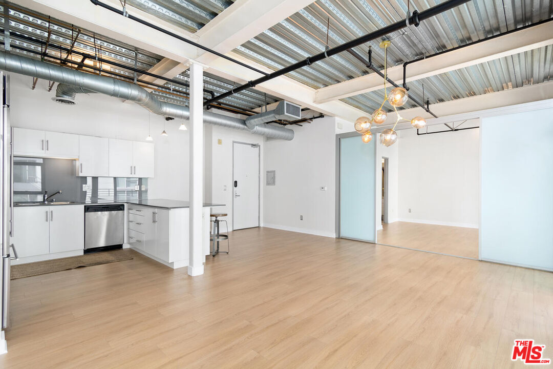 330 11th St Unit: 607