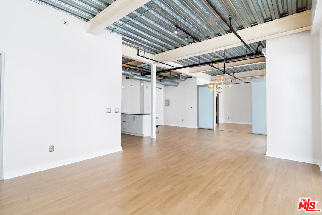 330 11th St Unit: 607