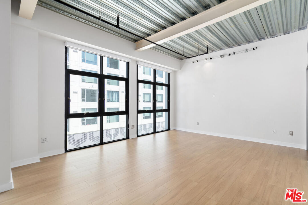 330 11th St Unit: 607