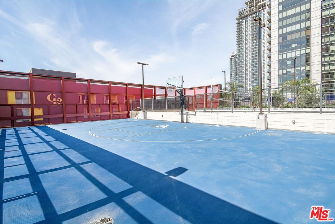 330 11th St Unit: 607